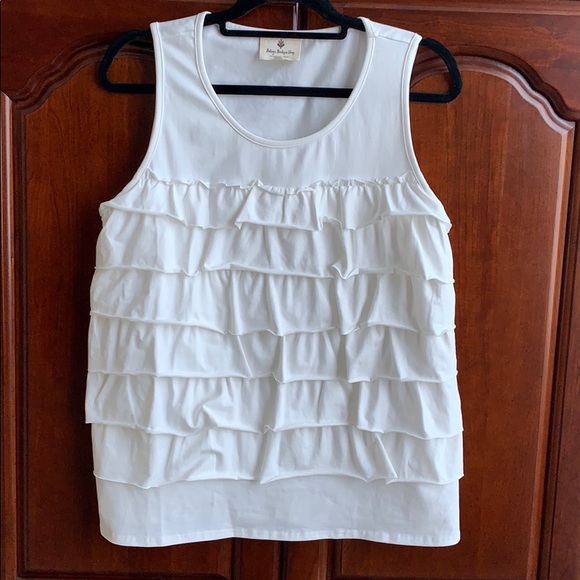 Tops - Adorable white Tank